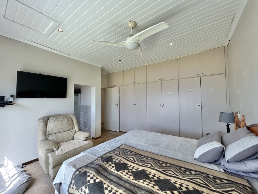 4 Bedroom Property for Sale in Wavecrest Eastern Cape